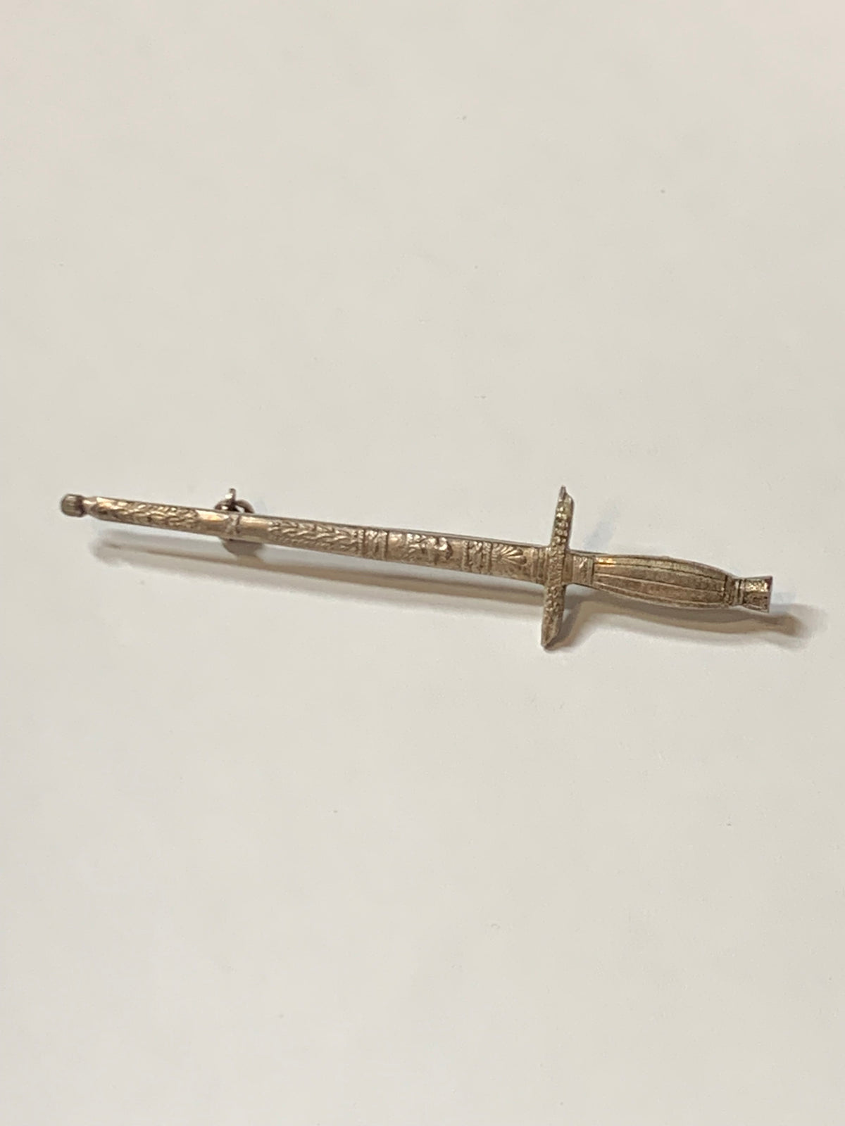 Spilla a forma di spada argento 800
