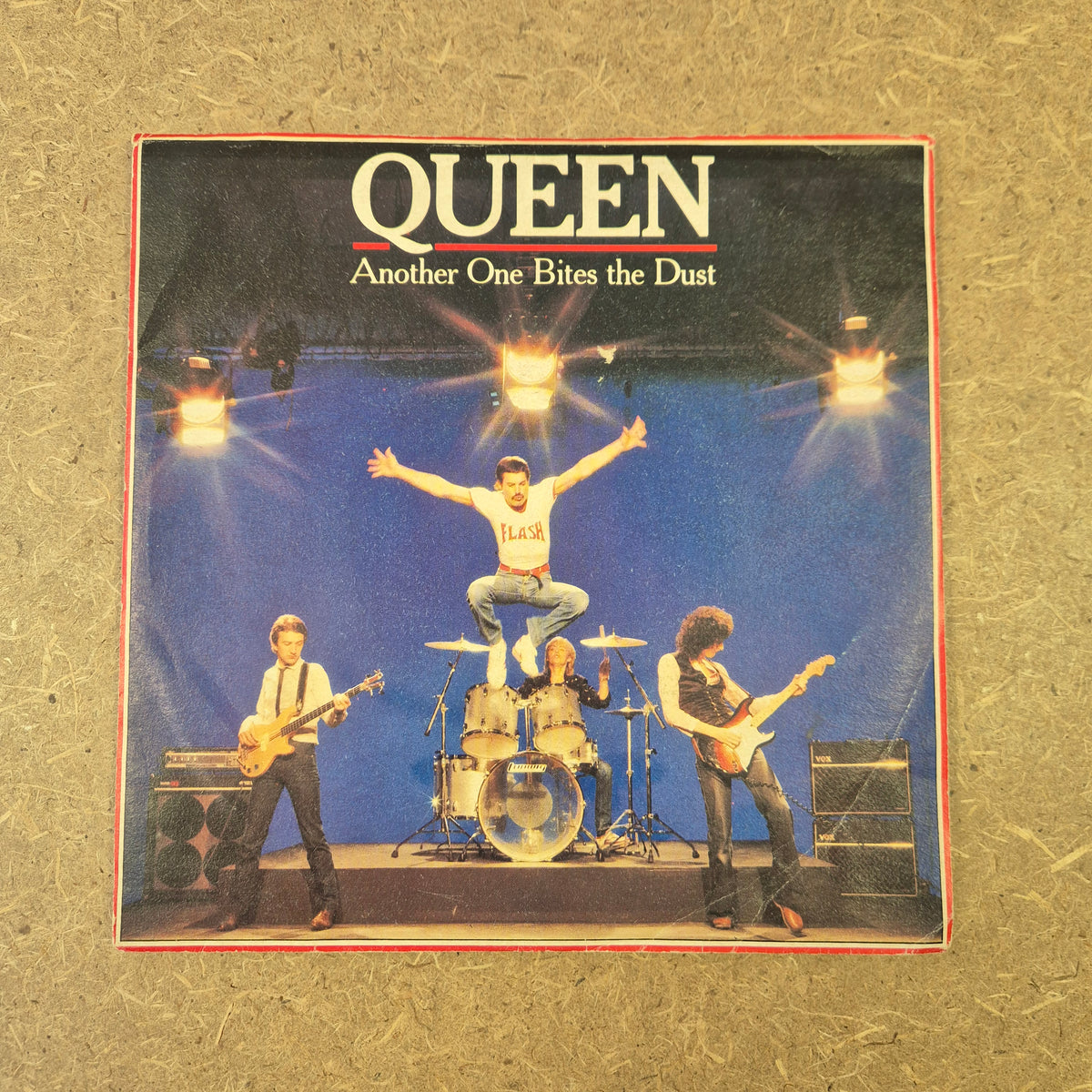 45 giri Queen - Another One Bites the Dust / Dragon attack